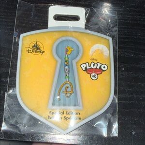 Disney Pluto Special Edition Keyhole Pin Backing - Yellow and Blue